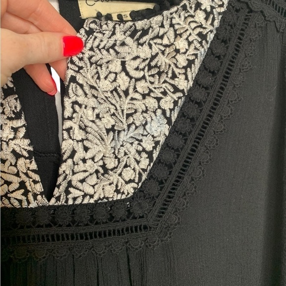 Cleobella Black Flutter Sleeve Blouse with White Floral Embroidery Size XS - Picture 5 of 10